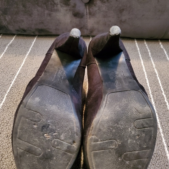 Like new!  Fergalicious heeled ankle boots - Picture 4 of 6